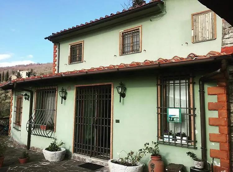 Casetta Verde Guest House Vaiano  Italy